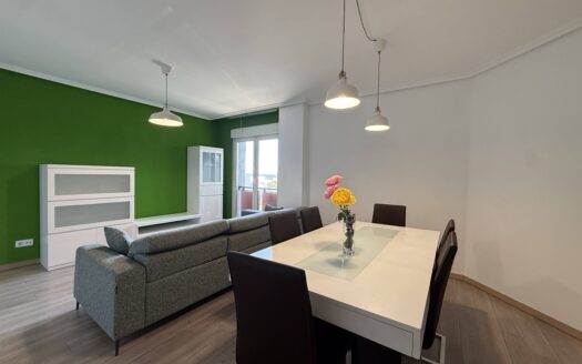 Salón comedor exterior del piso en avenida Padre Gómez, Lugo