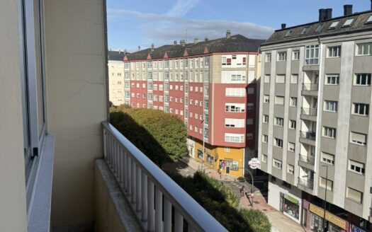 Balcón con vistas del piso en Ronda das Mercedes, Lugo